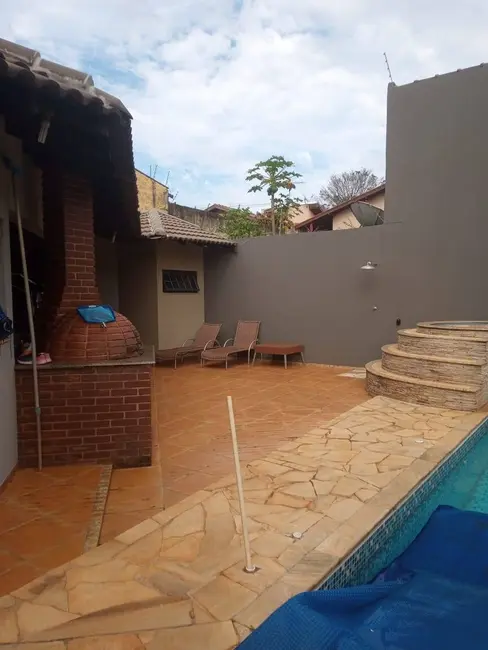 Casa com 3 quartos à venda, 267m2 em Parque Veneza, Arapongas - PR - imagem 8 Foto 8 de Casa com 3 quartos à venda, 267m2 em Parque Veneza, Arapongas - PR