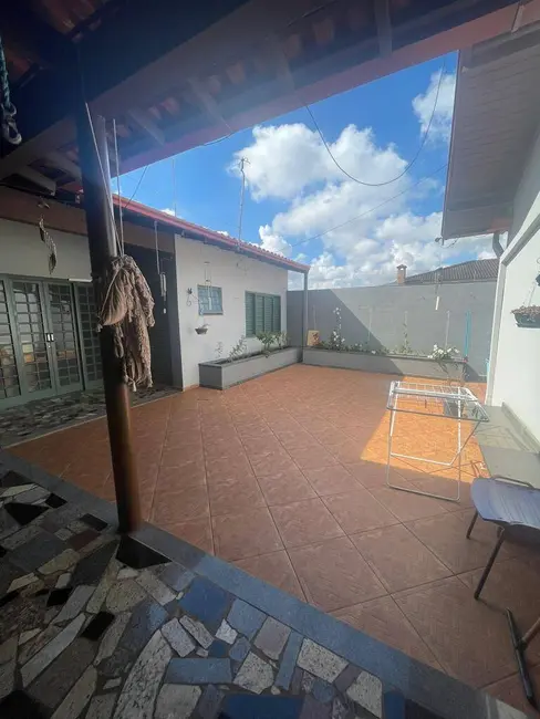 Casa com 3 quartos à venda, 270m2 em Jardim Portal das Flores, Arapongas - PR - imagem 9 Foto 9 de Casa com 3 quartos à venda, 270m2 em Jardim Portal das Flores, Arapongas - PR