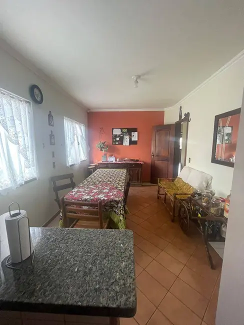 Casa com 3 quartos à venda, 270m2 em Jardim Portal das Flores, Arapongas - PR - imagem 8 Foto 8 de Casa com 3 quartos à venda, 270m2 em Jardim Portal das Flores, Arapongas - PR
