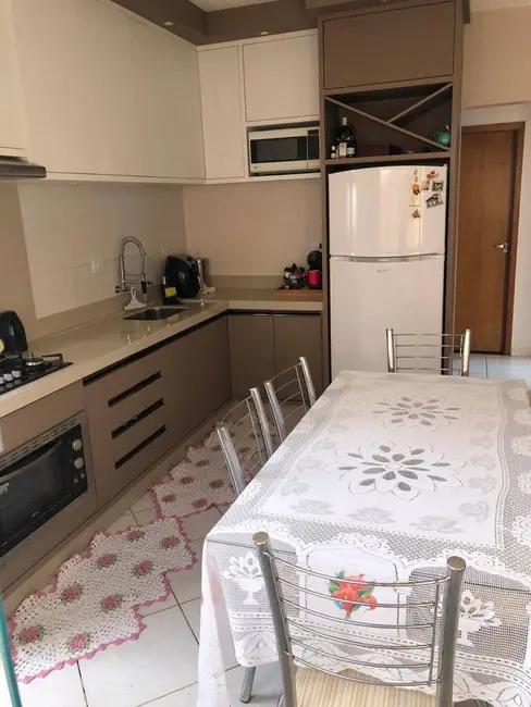 Casa com 2 quartos à venda, 88m2 em Jardim Universidade, Arapongas - PR - imagem 6 Foto 6 de Casa com 2 quartos à venda, 88m2 em Jardim Universidade, Arapongas - PR