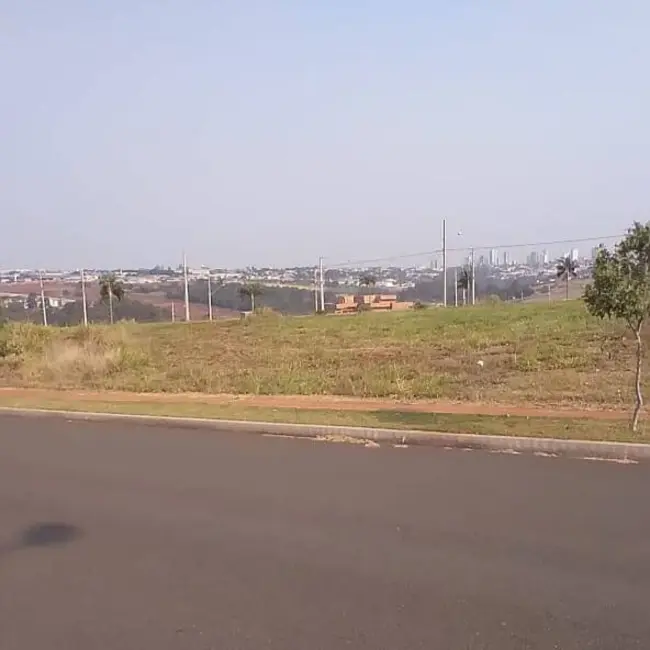 Foto 1 de Terreno / Lote à venda, 252m2 em Arapongas - PR