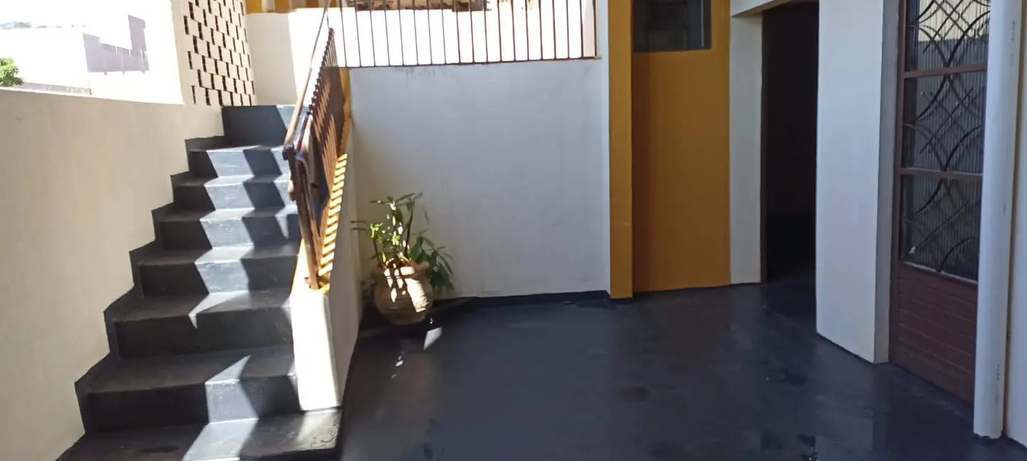 Casa com 5 quartos à venda, 153m2 em Jardim Portal das Flores II, Arapongas - PR - imagem 6 Foto 6 de Casa com 5 quartos à venda, 153m2 em Jardim Portal das Flores II, Arapongas - PR