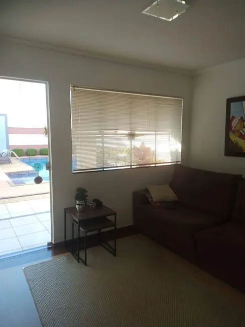 Sobrado com 5 quartos à venda, 264m2 em Conjunto Novo Centauro, Arapongas - PR - imagem 5 Foto 5 de Sobrado com 5 quartos à venda, 264m2 em Conjunto Novo Centauro, Arapongas - PR