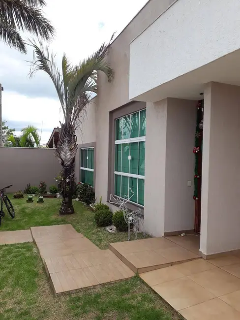 Casa com 3 quartos à venda em Conjunto Novo Centauro, Arapongas - PR - imagem 3 Foto 3 de Casa com 3 quartos à venda em Conjunto Novo Centauro, Arapongas - PR