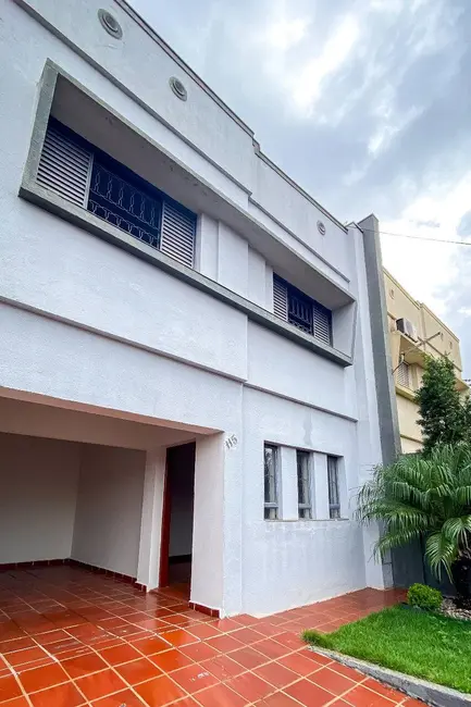 Foto 2 de Sobrado com 3 quartos à venda, 128m2 em Centro, Arapongas - PR