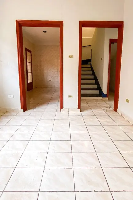 Sobrado com 3 quartos à venda, 128m2 em Centro, Arapongas - PR - imagem 8 Foto 8 de Sobrado com 3 quartos à venda, 128m2 em Centro, Arapongas - PR