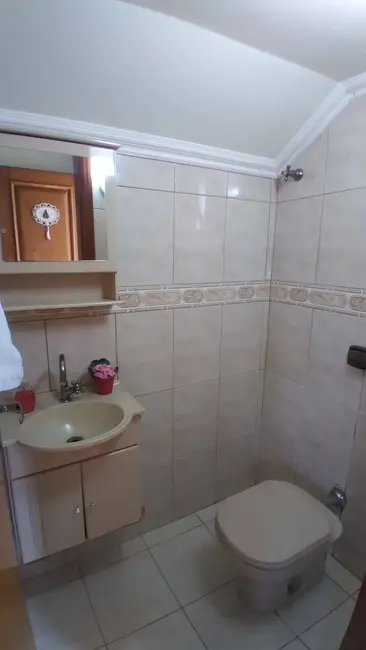 Sobrado com 3 quartos à venda, 120m2 em Conjunto Padre Bernardo Merckel, Arapongas - PR - imagem 7 Foto 7 de Sobrado com 3 quartos à venda, 120m2 em Conjunto Padre Bernardo Merckel, Arapongas - PR