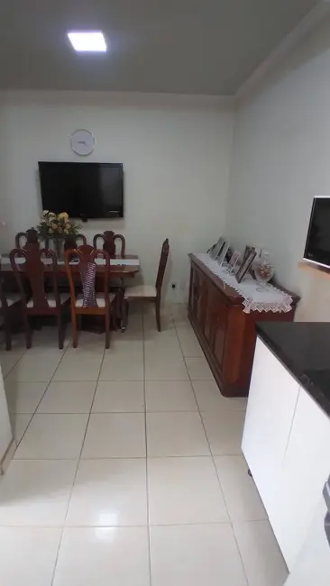 Sobrado com 3 quartos à venda, 120m2 em Conjunto Padre Bernardo Merckel, Arapongas - PR - imagem 6 Foto 6 de Sobrado com 3 quartos à venda, 120m2 em Conjunto Padre Bernardo Merckel, Arapongas - PR