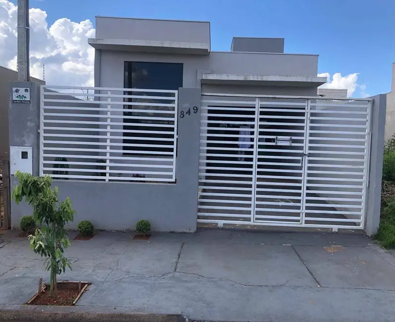 Foto 1 de Casa com 3 quartos à venda, 90m2 em Arapongas - PR