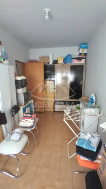 Casa com 3 quartos à venda, 362m2 em Centro, Arapongas - PR - imagem 8 Foto 8 de Casa com 3 quartos à venda, 362m2 em Centro, Arapongas - PR