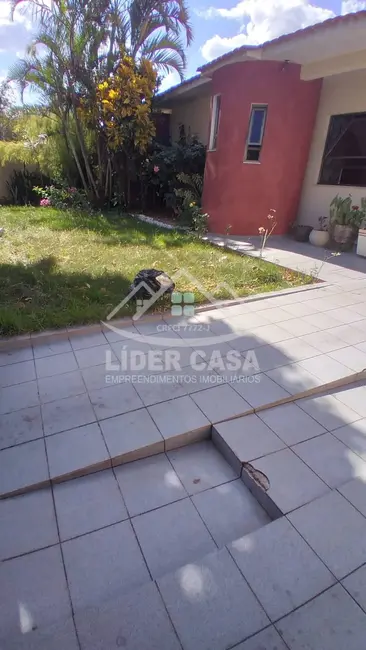 Casa com 3 quartos à venda, 362m2 em Centro, Arapongas - PR - imagem 5 Foto 5 de Casa com 3 quartos à venda, 362m2 em Centro, Arapongas - PR