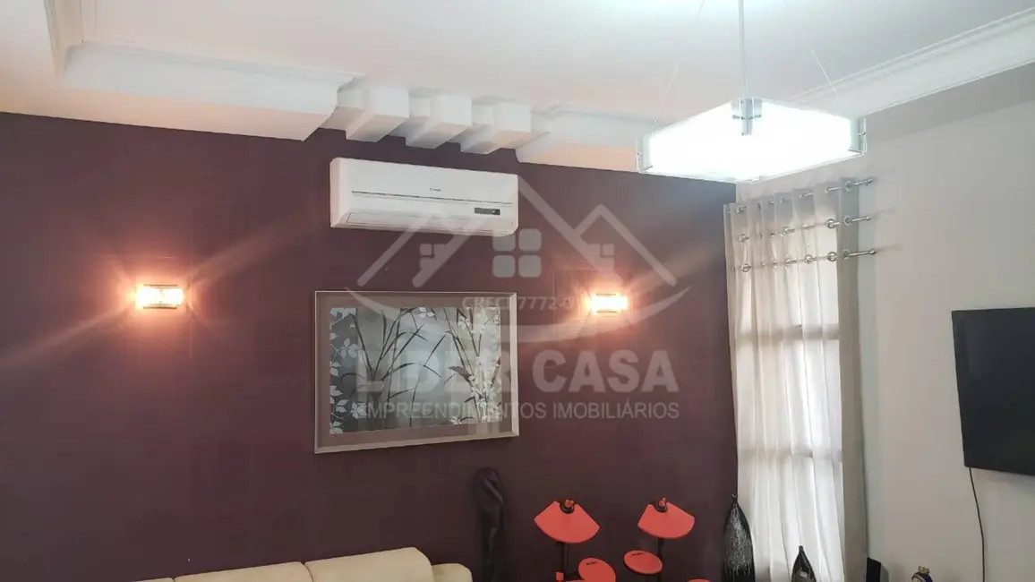Casa com 3 quartos à venda, 305m2 em Centro, Arapongas - PR - imagem 6 Foto 6 de Casa com 3 quartos à venda, 305m2 em Centro, Arapongas - PR