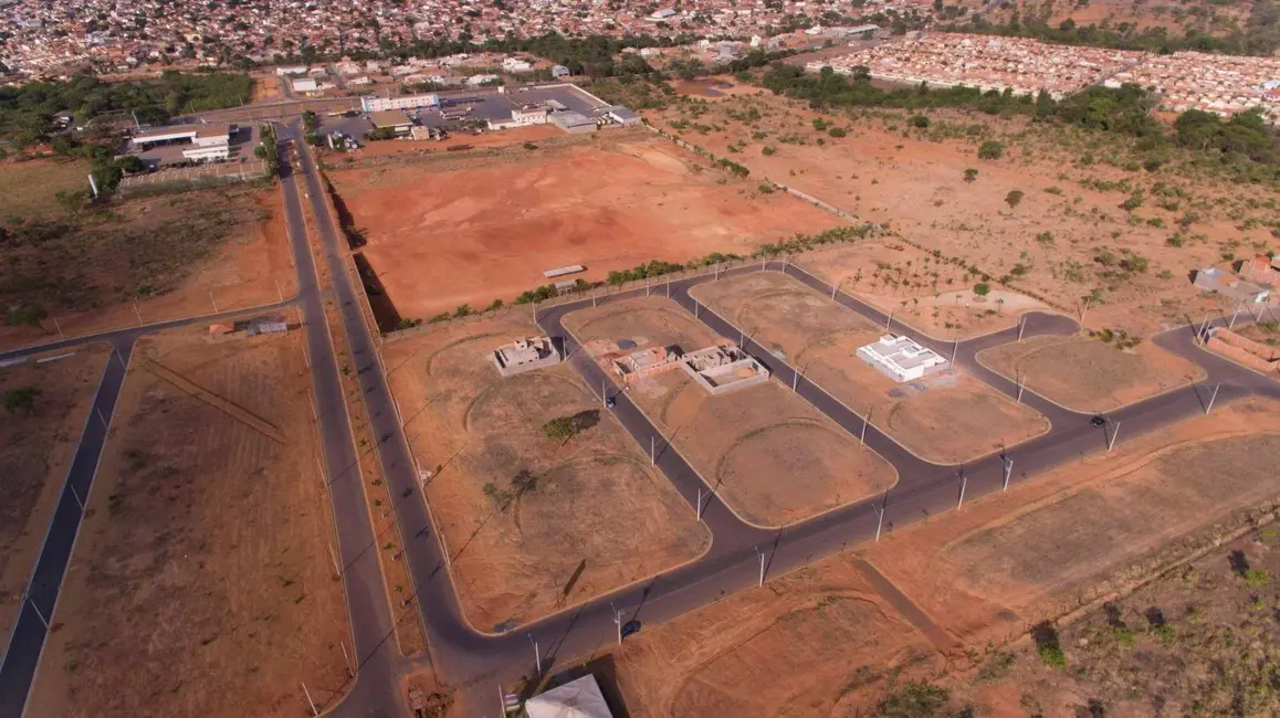 Foto 6 de Terreno / Lote à venda, 200m2 em Montes Claros - MG
