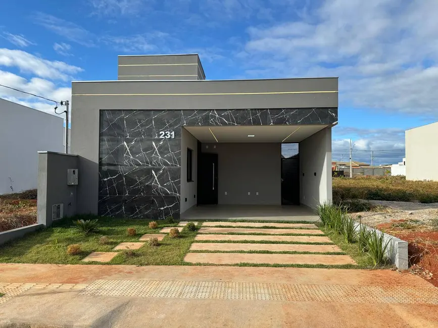 Foto 1 de Casa de Condomínio com 3 quartos à venda, 200m2 em Montes Claros - MG