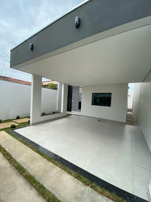 Foto 1 de Casa com 3 quartos à venda, 255m2 em Planalto, Montes Claros - MG
