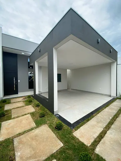 Foto 2 de Casa com 3 quartos à venda, 255m2 em Planalto, Montes Claros - MG