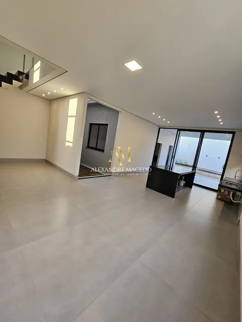 Foto 6 de Casa com 4 quartos à venda, 300m2 em Morada da Serra, Montes Claros - MG