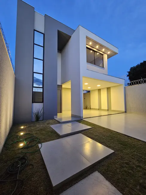 Foto 1 de Casa com 4 quartos à venda, 300m2 em Morada da Serra, Montes Claros - MG