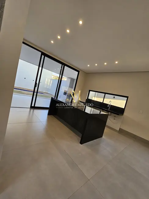 Foto 3 de Casa com 4 quartos à venda, 300m2 em Morada da Serra, Montes Claros - MG