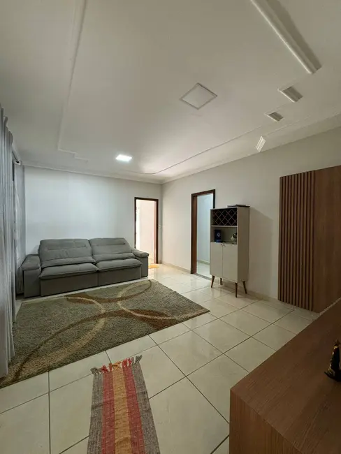 Foto 4 de Casa com 4 quartos à venda, 360m2 em Vera Cruz, Montes Claros - MG