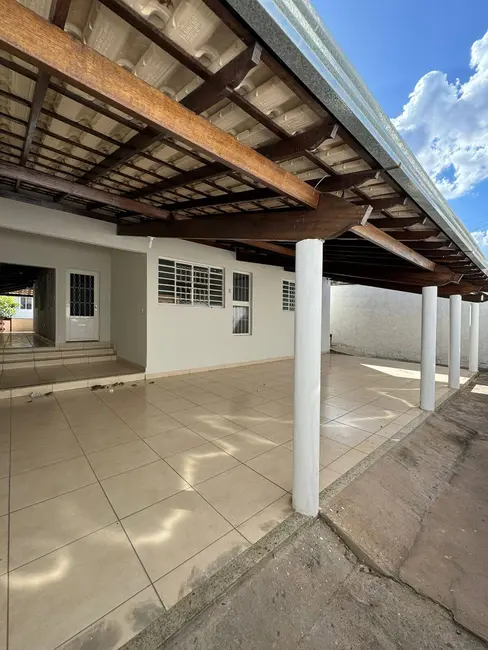 Foto 1 de Casa com 4 quartos à venda, 360m2 em Vera Cruz, Montes Claros - MG