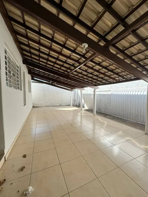 Foto 3 de Casa com 4 quartos à venda, 360m2 em Vera Cruz, Montes Claros - MG