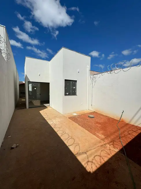 Foto 1 de Casa com 2 quartos à venda, 90m2 em Independência, Montes Claros - MG