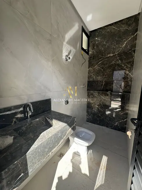 Foto 2 de Casa com 3 quartos à venda, 260m2 em Planalto, Montes Claros - MG