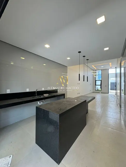 Foto 6 de Casa com 3 quartos à venda, 260m2 em Planalto, Montes Claros - MG