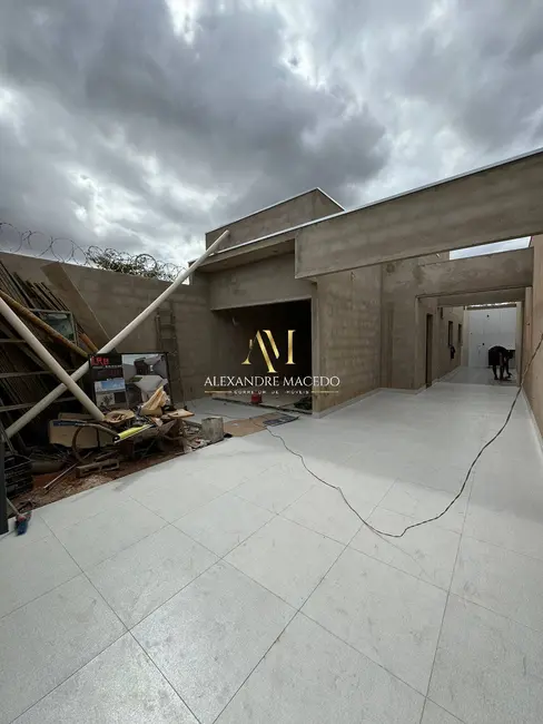 Foto 1 de Casa com 2 quartos à venda, 108m2 em Montes Claros - MG