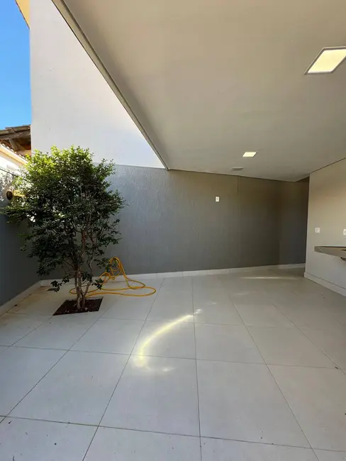 Foto 2 de Casa com 3 quartos à venda em Belvedere, Montes Claros - MG