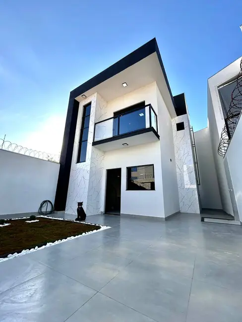 Foto 1 de Sobrado com 3 quartos à venda, 120m2 em Alice Maia, Montes Claros - MG