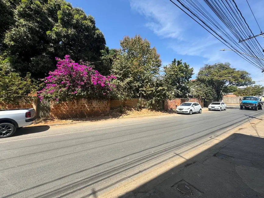 Foto 2 de Terreno / Lote à venda, 992m2 em Vila Exposição, Montes Claros - MG