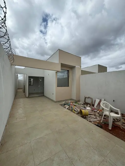 Foto 2 de Casa com 3 quartos à venda, 100m2 em Montes Claros - MG