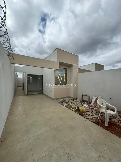 Foto 2 de Casa com 3 quartos à venda, 100m2 em Montes Claros - MG