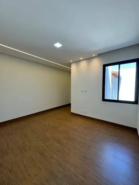 Foto 4 de Casa de Condomínio com 3 quartos à venda, 200m2 em Montes Claros - MG