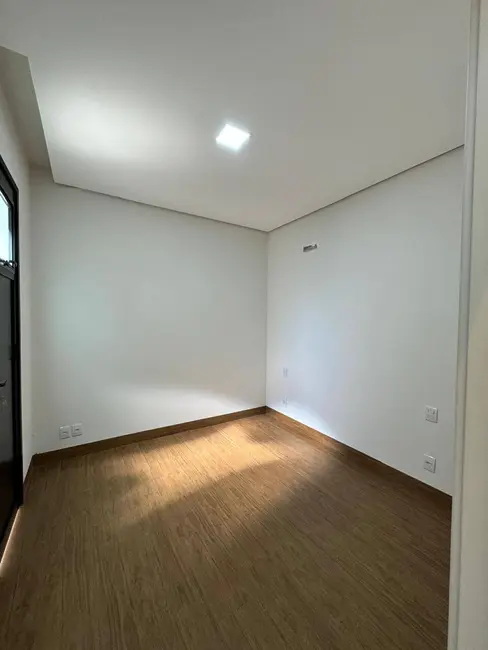 Foto 9 de Casa de Condomínio com 3 quartos à venda, 200m2 em Montes Claros - MG