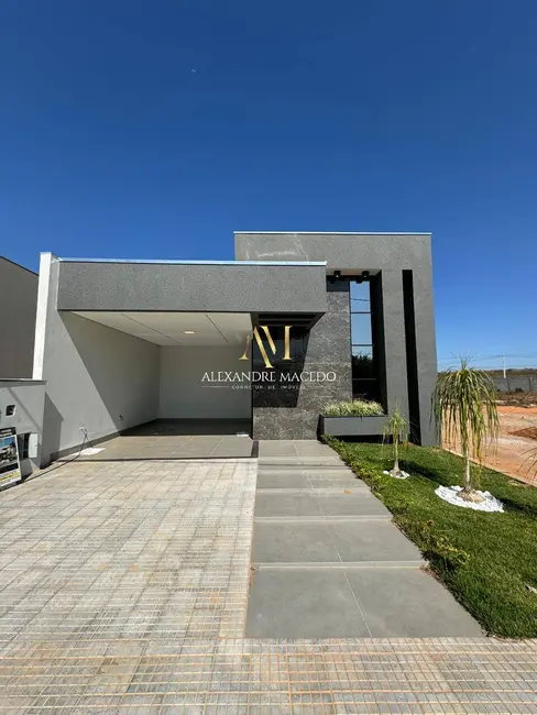 Foto 1 de Casa de Condomínio com 3 quartos à venda, 200m2 em Montes Claros - MG