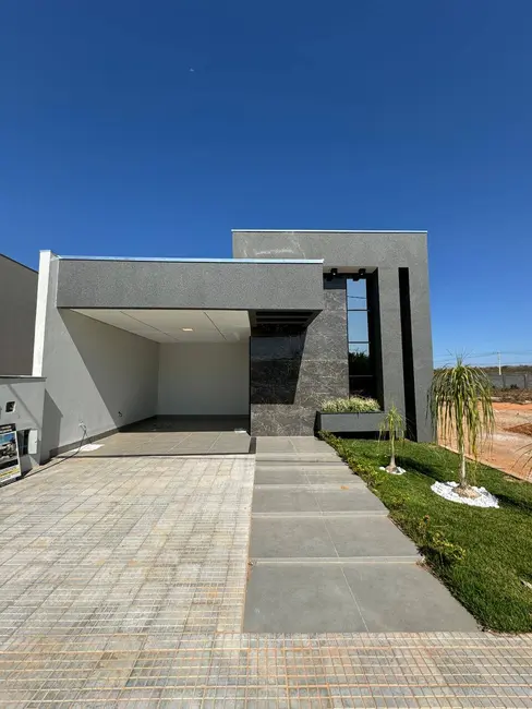 Foto 1 de Casa de Condomínio com 3 quartos à venda, 200m2 em Montes Claros - MG