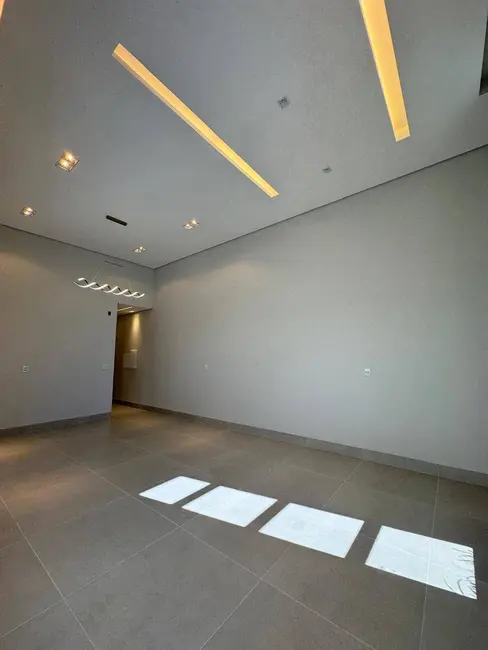 Foto 3 de Casa de Condomínio com 3 quartos à venda, 200m2 em Montes Claros - MG