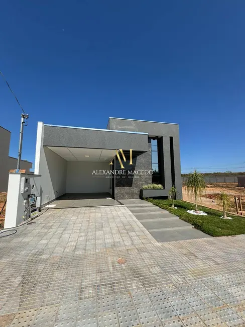 Foto 2 de Casa de Condomínio com 3 quartos à venda, 200m2 em Montes Claros - MG