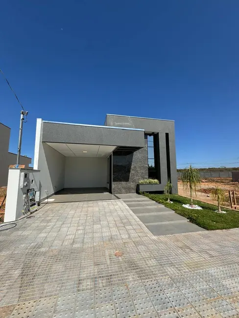 Foto 2 de Casa de Condomínio com 3 quartos à venda, 200m2 em Montes Claros - MG