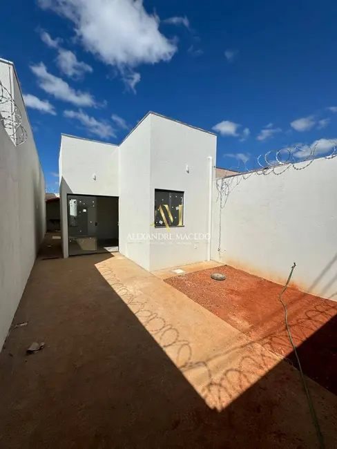 Foto 1 de Casa com 2 quartos à venda, 90m2 em Independência, Montes Claros - MG