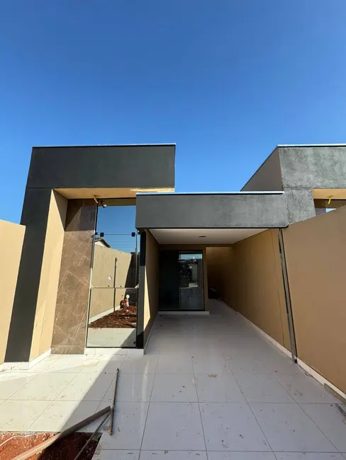 Foto 2 de Casa com 2 quartos à venda, 110m2 em Acácias, Montes Claros - MG