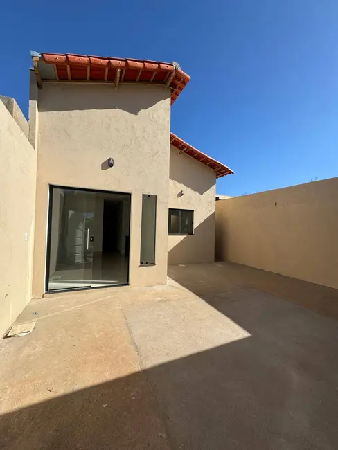 Foto 1 de Casa com 3 quartos à venda, 126m2 em Independência, Montes Claros - MG