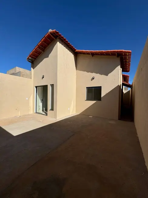 Foto 2 de Casa com 3 quartos à venda, 126m2 em Independência, Montes Claros - MG