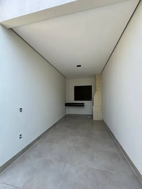 Foto 2 de Sobrado com 3 quartos à venda, 99m2 em Planalto, Montes Claros - MG