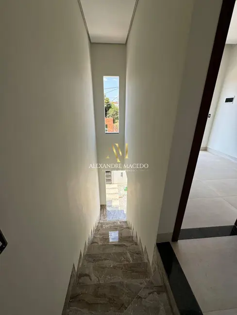 Foto 5 de Sobrado com 3 quartos à venda, 99m2 em Planalto, Montes Claros - MG