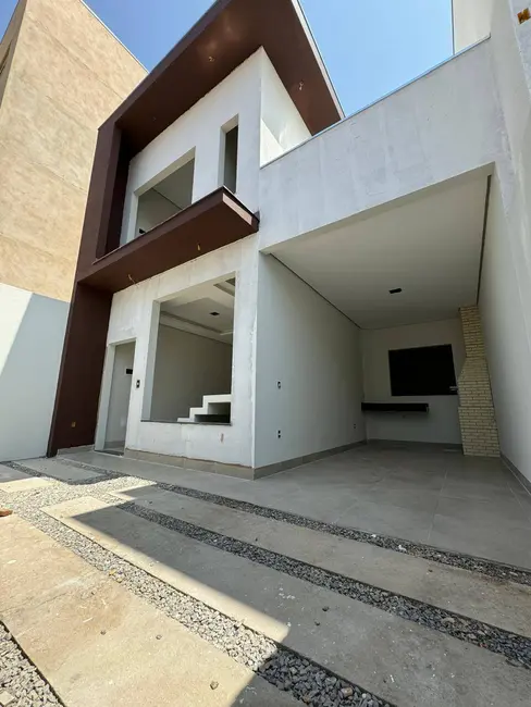 Foto 1 de Sobrado com 3 quartos à venda, 99m2 em Planalto, Montes Claros - MG