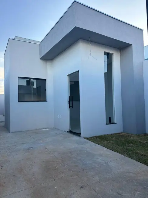 Foto 2 de Casa com 3 quartos à venda, 100m2 em Independência, Montes Claros - MG